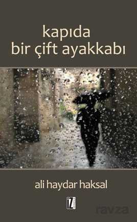 Kapıda Bir Çift Ayakkabı - İz Yayıncılık