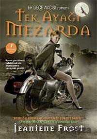 Tek Ayağı Mezarda / Bir Gece Avcısı Romanı 2. Kitap - Artemis Yayınları